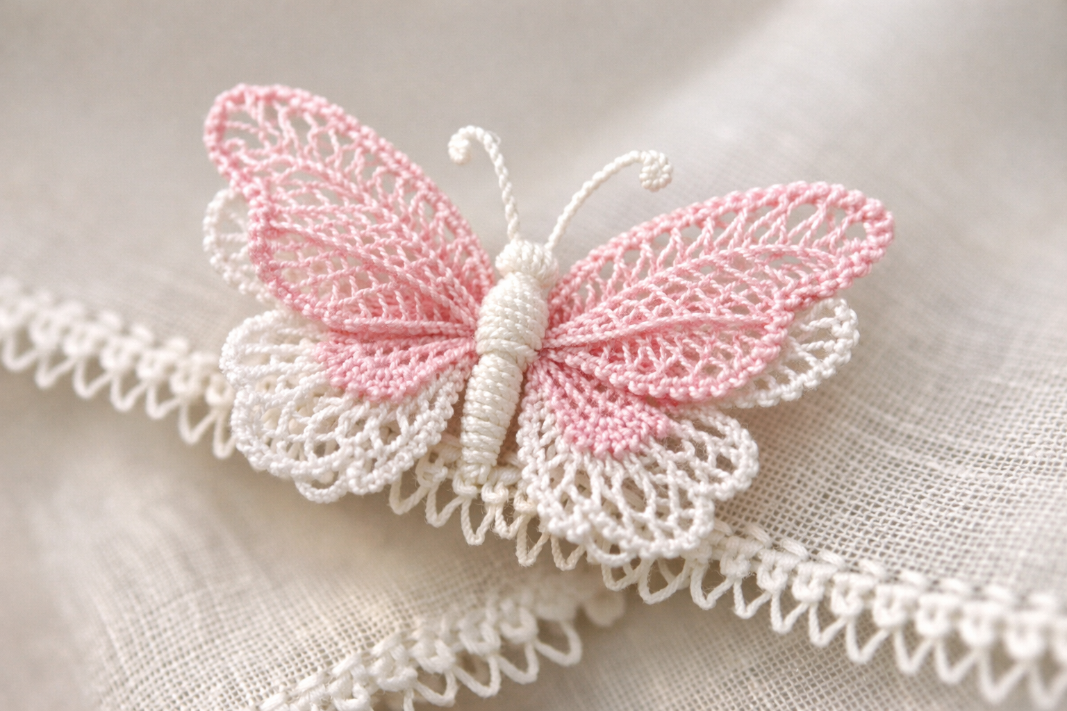 Kelebek motifi iğne oyası kanat detayı