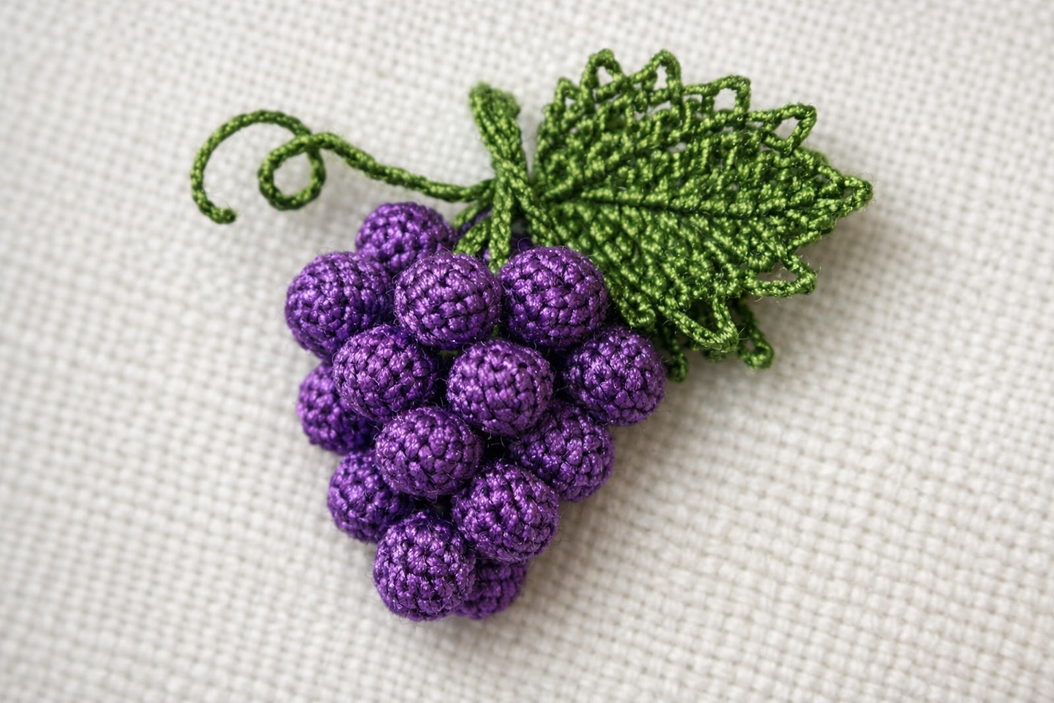 Üzüm salkımı iğne oyası motifi